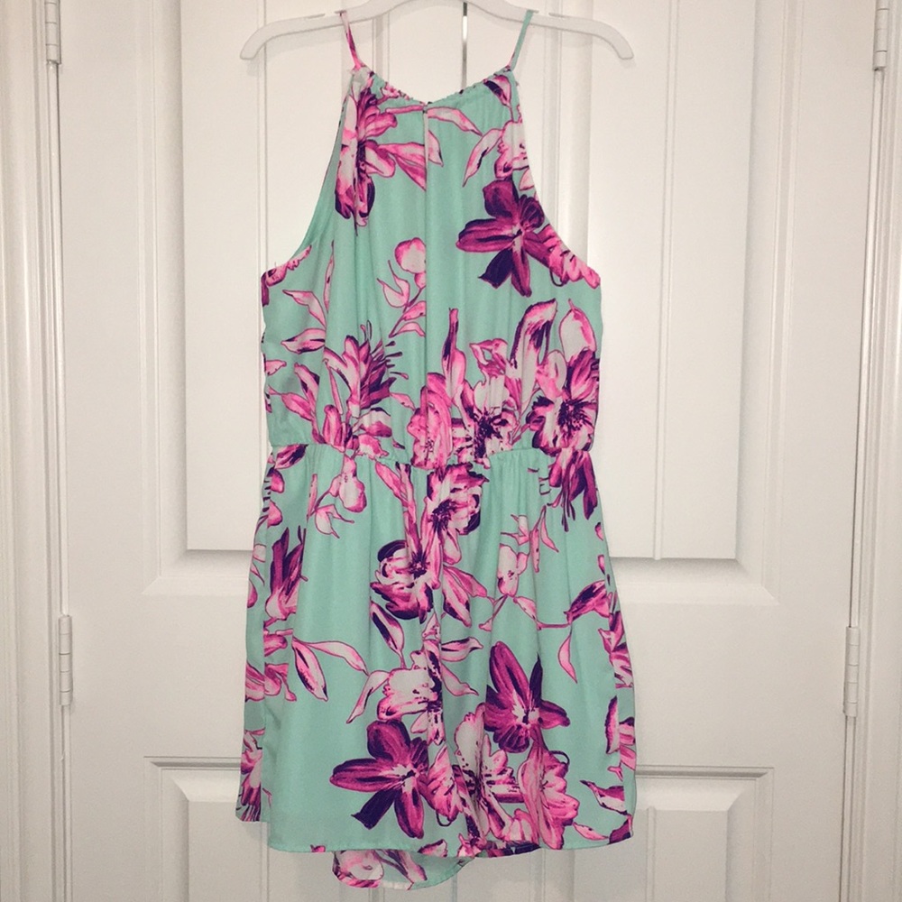 Floral romper! Adorable on!